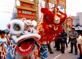 ～きらびやかに着飾った子供たちのパレードをお楽しみください～